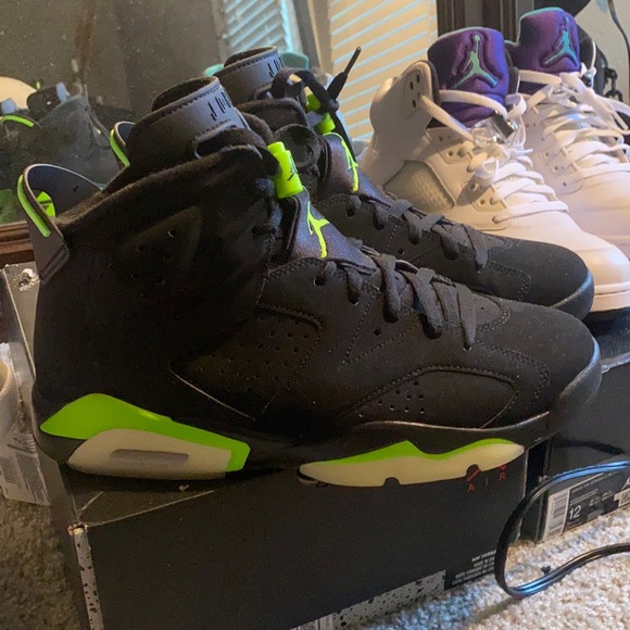 Jordan electric green size